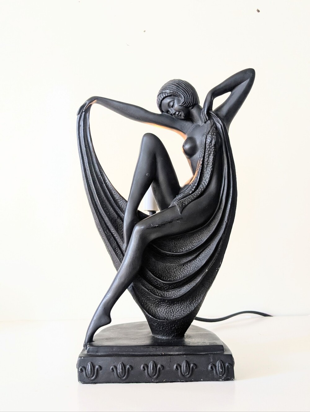 Vintage Art Deco Style Female Figurine Accent Lamp Black
